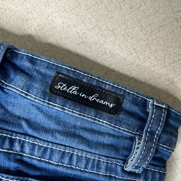 STELLA IN DREAMS EMBELLISHED FRINGE JEAN SHORTS Size 9/29 - Picture 3 of 7